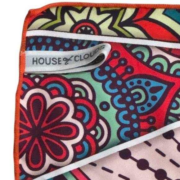 House of Clouds Microfiber Beach Towel Tropical Vacation Wrap Geometric Pattern - Picture 4 of 5